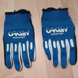 Oakley Factory Pilot Blue and White Mountainbike Gloves